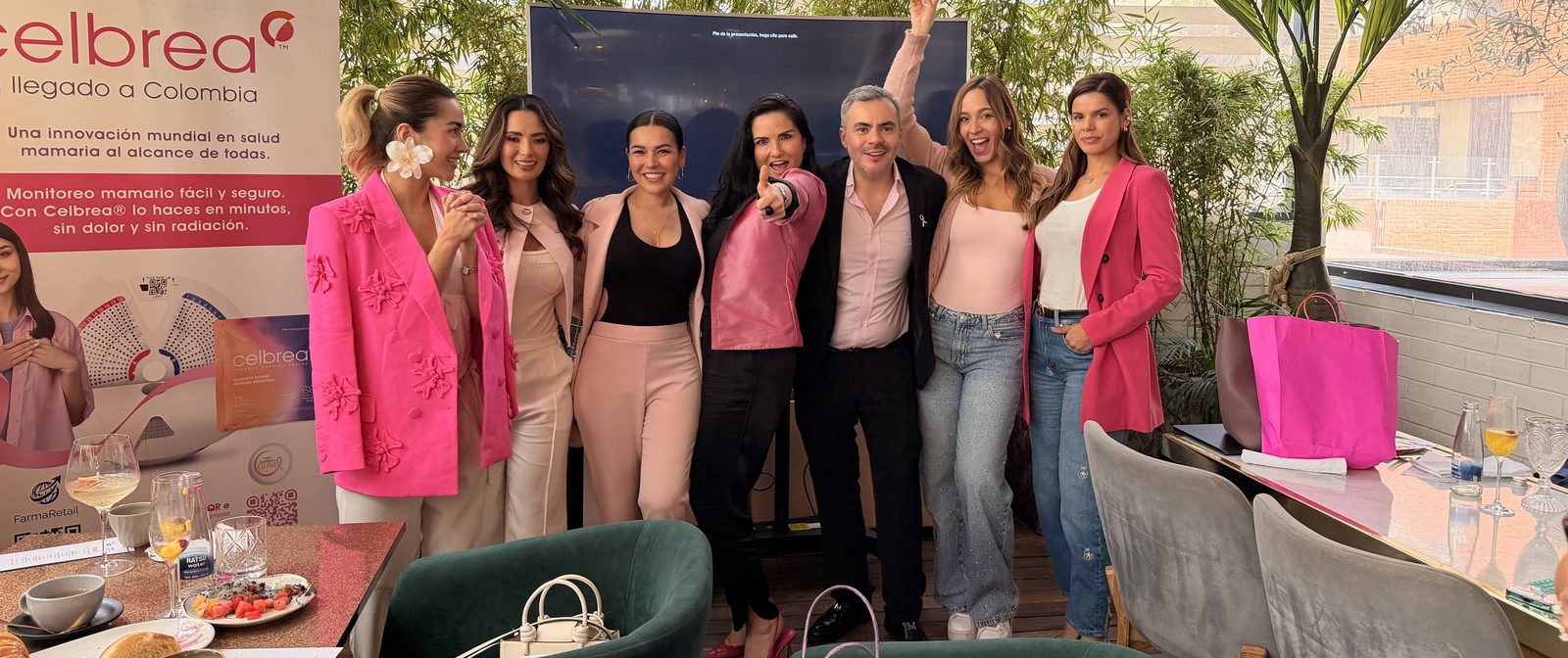 Creadoras de contenido en el encuentro Celbrea en Bogotá